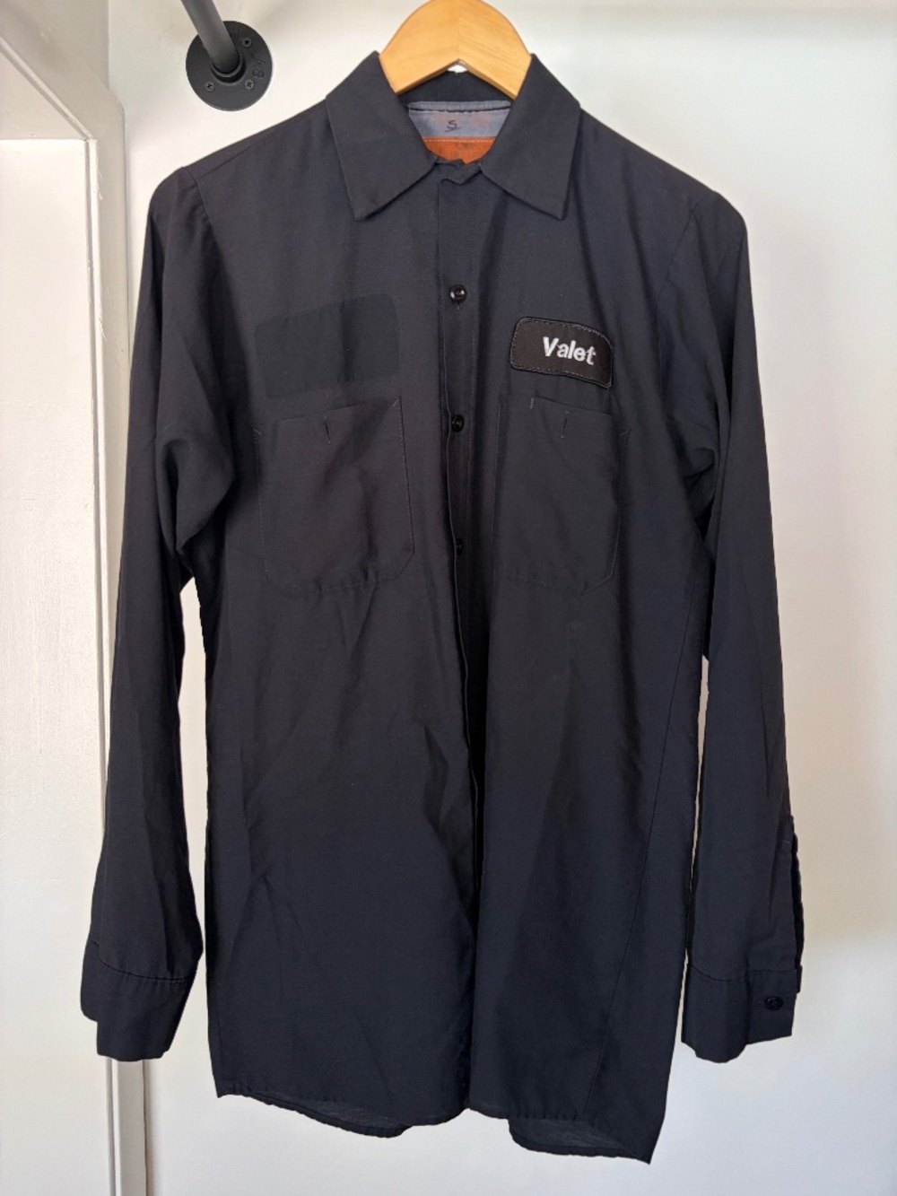 Valet button up